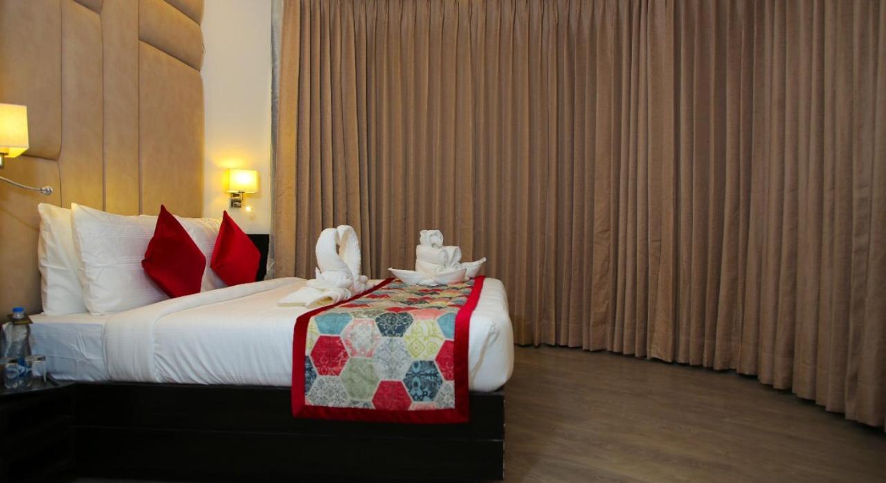 Rosetum Kasauli Hotel ภายนอก รูปภาพ