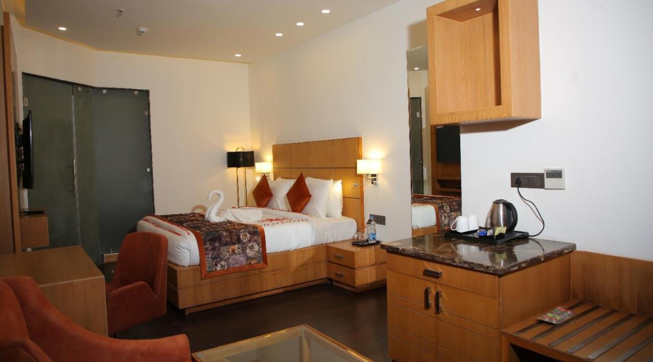 Rosetum Kasauli Hotel ภายนอก รูปภาพ