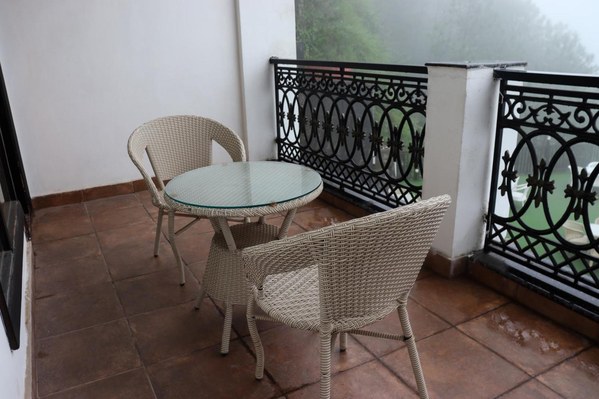 Rosetum Kasauli Hotel ภายนอก รูปภาพ