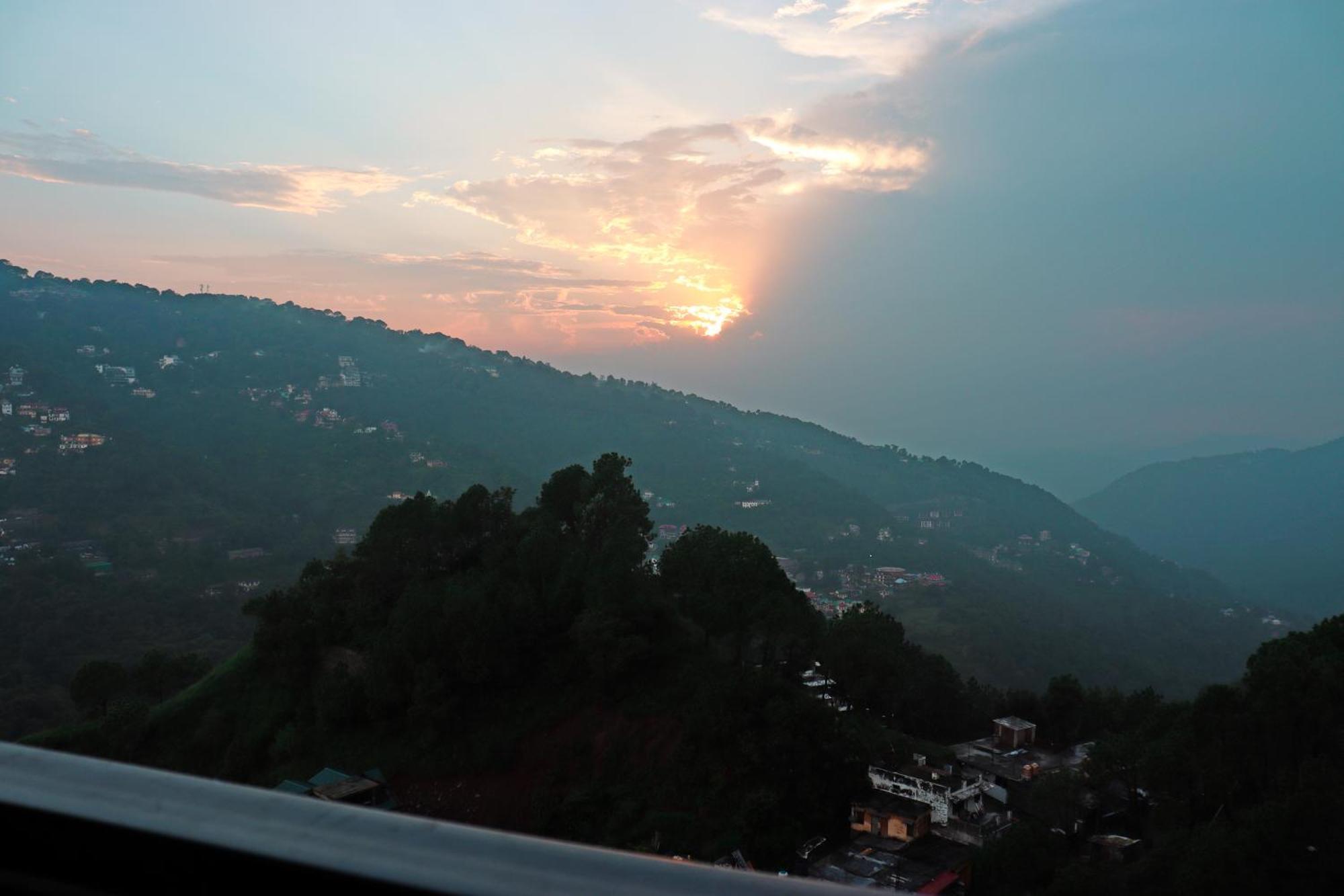 Rosetum Kasauli Hotel ภายนอก รูปภาพ