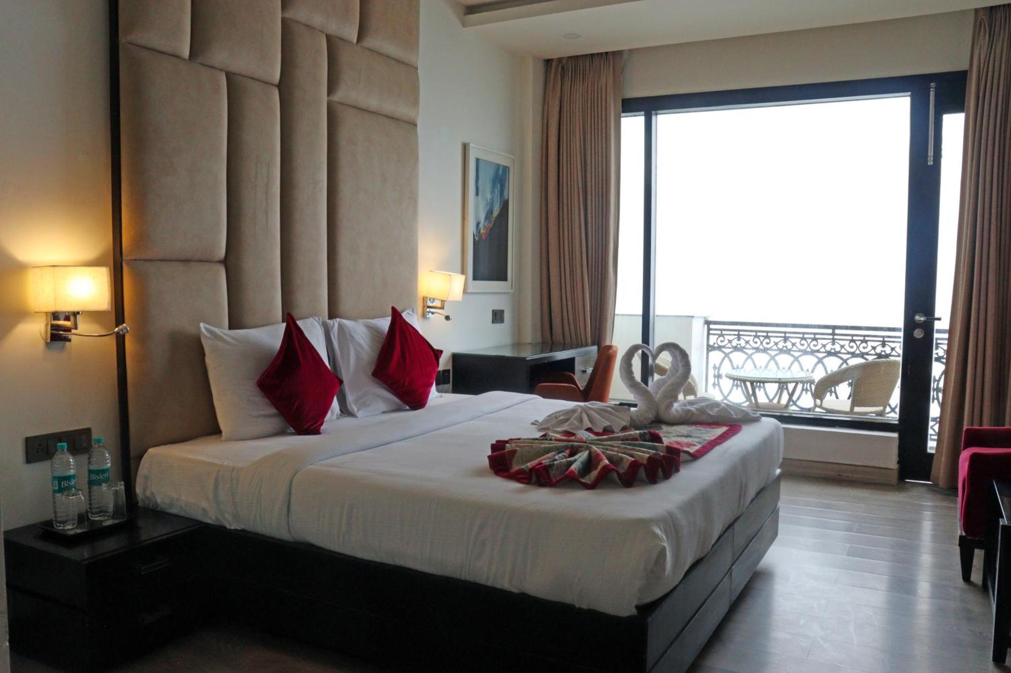 Rosetum Kasauli Hotel ภายนอก รูปภาพ