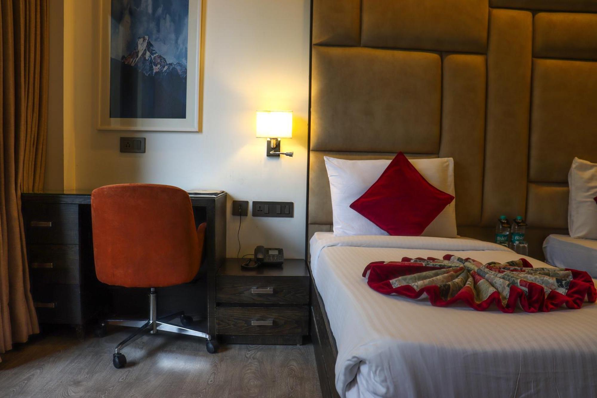Rosetum Kasauli Hotel ภายนอก รูปภาพ